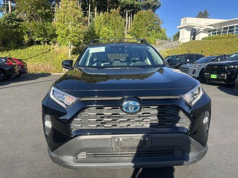 Used 2021 Toyota RAV4 XLE Premium AWD/4WD image 5