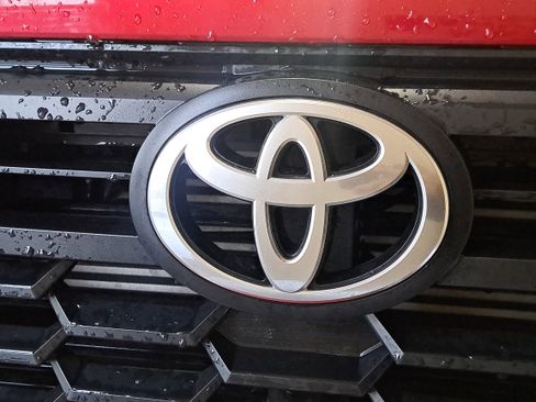 Used 2024 Toyota Tacoma TRD Off-Road image 8