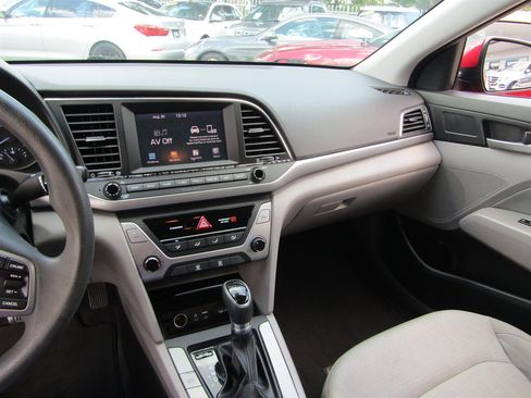 Used 2017 Hyundai Elantra SE FWD image 11