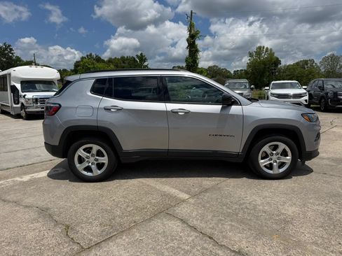Used 2023 Jeep Compass Latitude w/ Sun and Sound Group AWD/4WD image 6