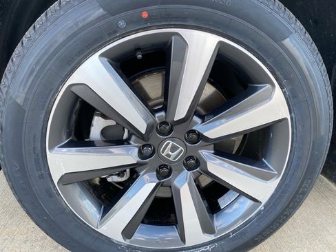 Certified 2025 Honda Pilot Touring image 31