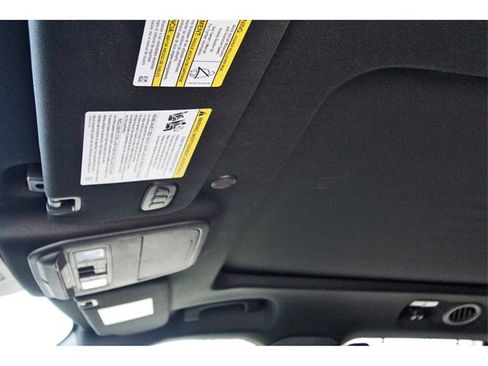 Used 2020 Ford Explorer Limited image 25