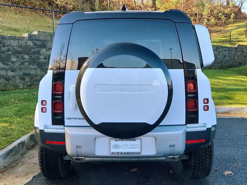 Used 2025 Land Rover Defender 110 S image 7