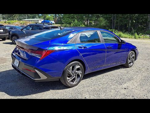 Used 2025 Hyundai Elantra SEL w/ Cargo Package FWD image 8