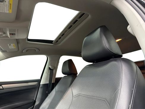 Used 2015 Volkswagen Passat TDI SE image 19