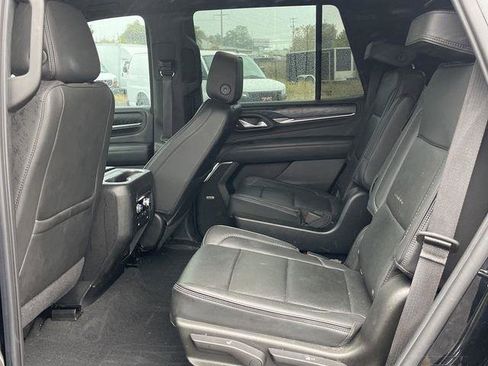 Used 2021 GMC Yukon Denali w/ Denali Premium Package image 11