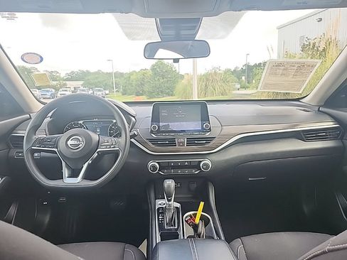 Used 2023 Nissan Altima 2.5 SV FWD image 5