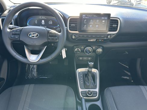 Used 2023 Hyundai Venue SEL image 23
