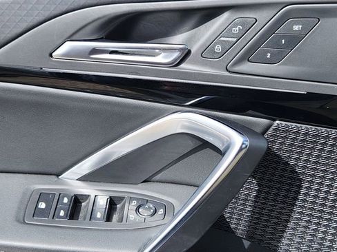 Used 2025 BMW X2 xDrive28i image 11