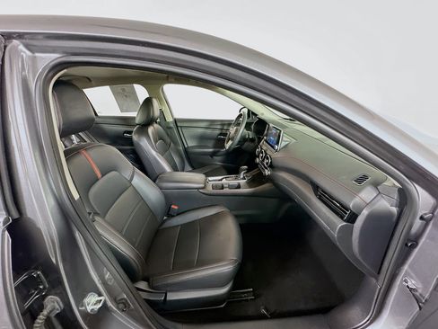 Used 2024 Nissan Sentra SR w/ SR Premium Package image 32