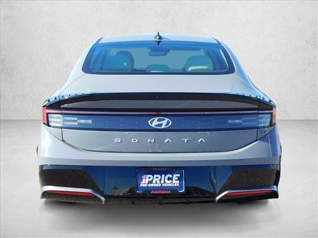 Used 2025 Hyundai Sonata SEL FWD image 12
