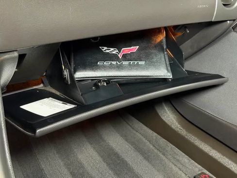 Used 2006 Chevrolet Corvette Convertible w/ Preferred Equipment Group RWD image 29