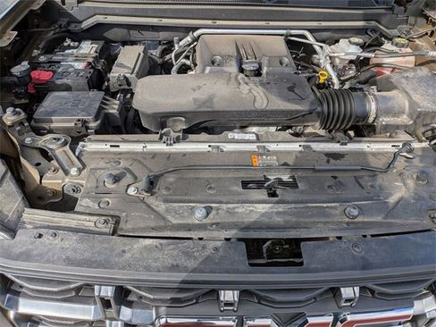 Used 2024 GMC Canyon AT4 w/ Technology Package image 33