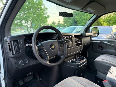 Used 2013 Chevrolet Express 2500 RWD image 10