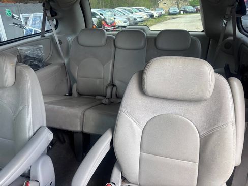 Used 2005 Chrysler Town & Country Limited w/ Trailer Tow Group image 15