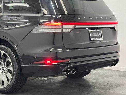 Used 2022 Lincoln Aviator Grand Touring w/ Equipment Group 301A image 7