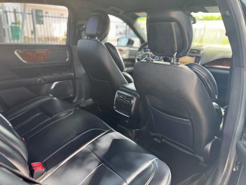 Used 2017 Lincoln Continental Premiere FWD image 9