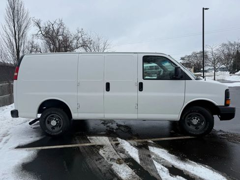 Used 2012 GMC Savana 2500 image 4