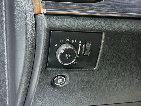 Used 2020 Jeep Grand Cherokee Overland AWD/4WD image 10