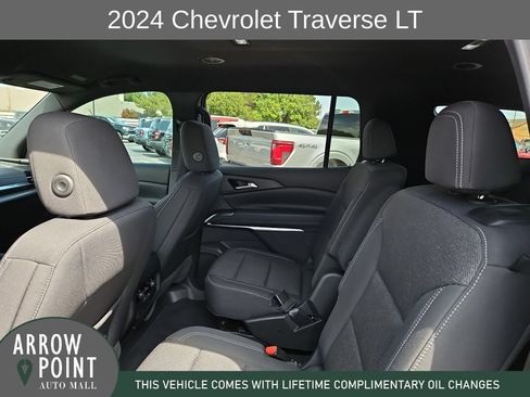 Used 2024 Chevrolet Traverse LT w/ Trailering Package FWD image 18