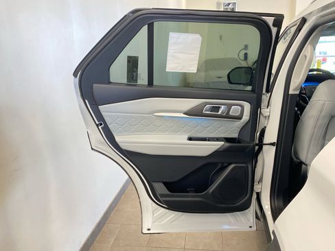 New 2026 Ford Explorer Platinum image 10