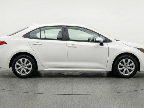 Used 2025 Toyota Corolla LE image 11
