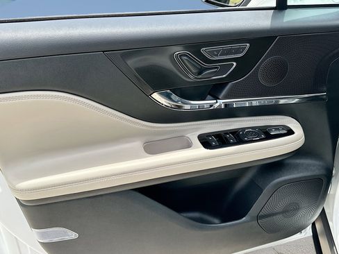 Used 2025 Lincoln Corsair Reserve FWD image 18