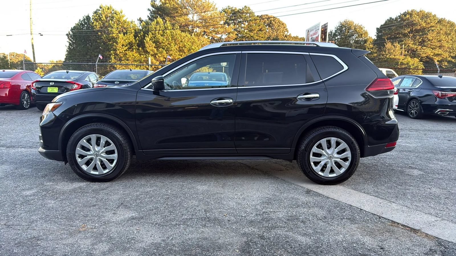 Used 2017 Nissan Rogue S w/ Appearance Package AWD/4WD image 5