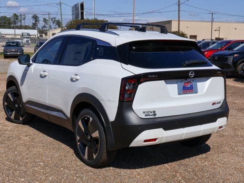 New 2026 Nissan Kicks SR w/ Cold Weather Package image 2