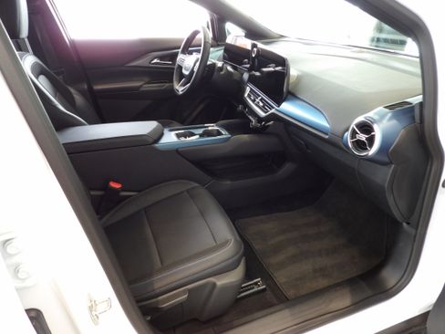 Used 2024 Chevrolet Equinox EV LT w/ LPO, Trailering Package image 25