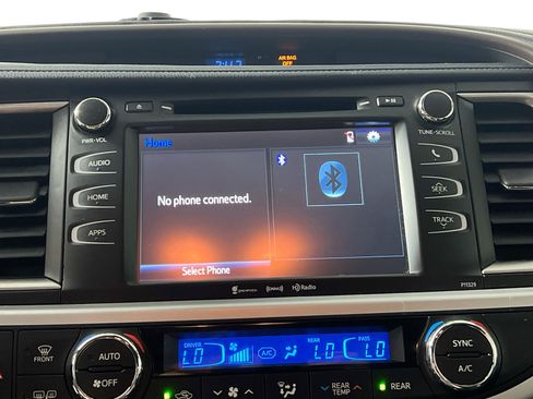 Used 2019 Toyota Highlander XLE FWD image 27