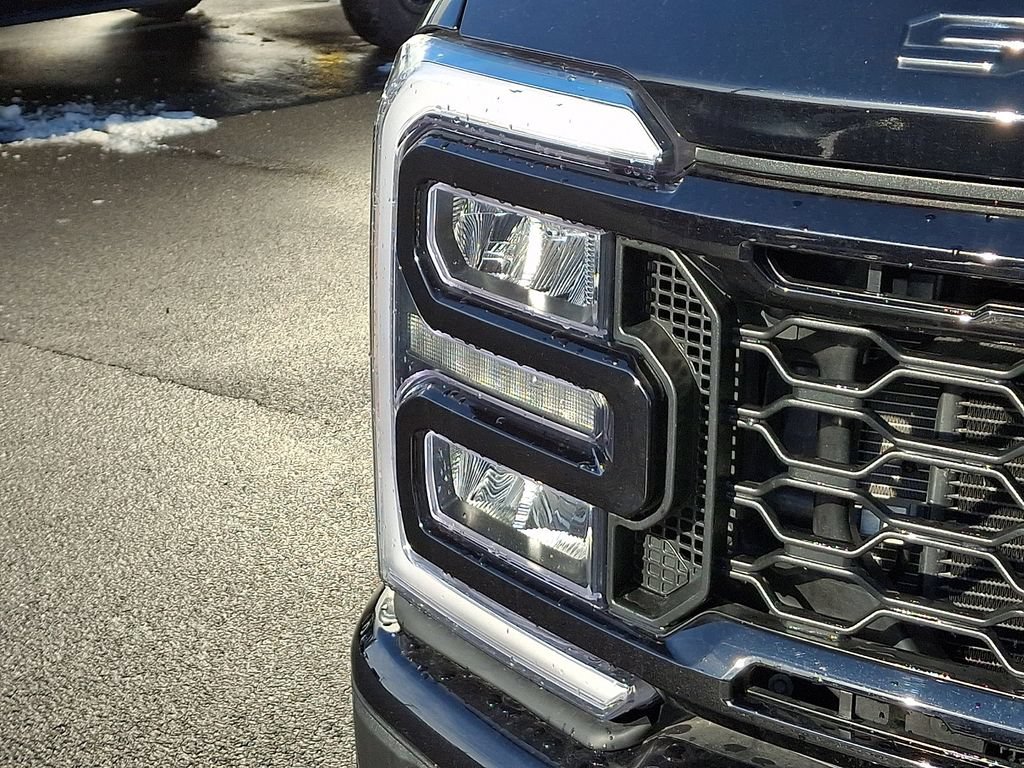 Used 2025 Ford F250 XLT w/ Black Appearance Package AWD/4WD image 8