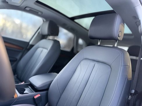 Used 2023 Audi Q5 2.0T Premium w/ Convenience Package image 16