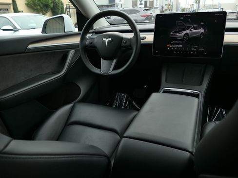 Used 2022 Tesla Model Y Long Range AWD/4WD image 24
