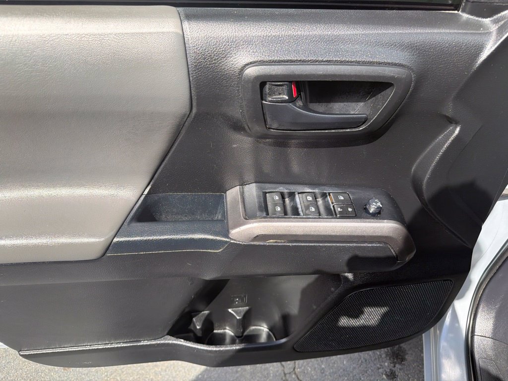 Used 2019 Toyota Tacoma SR5 AWD/4WD image 18