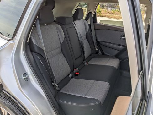 Used 2023 Nissan Rogue SV image 40