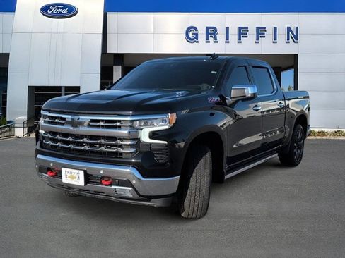 Used 2025 Chevrolet Silverado 1500 LTZ AWD/4WD image 11