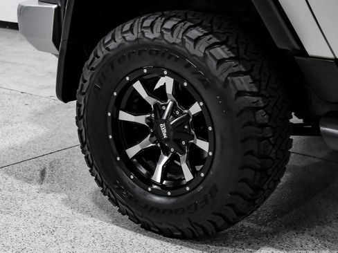 Used 2014 Toyota FJ Cruiser 4WD w/ Upgrade Package image 47