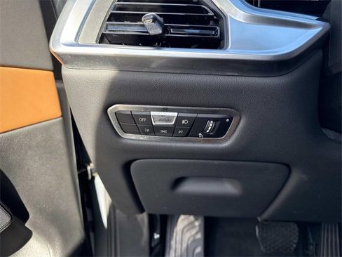 Used 2023 BMW X7 xDrive40i image 30