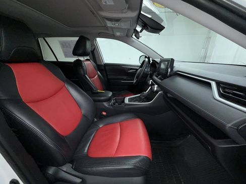 Used 2019 Toyota RAV4 XLE AWD/4WD image 18
