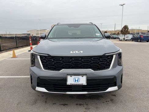 Used 2024 Kia Sorento S w/ Panoramic Sunroof Package image 2