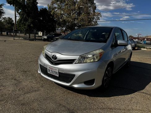 Used 2012 Toyota Yaris LE FWD image 2