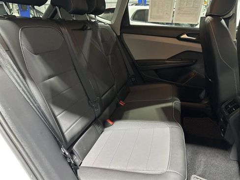 Certified 2022 Volkswagen Taos SE image 20