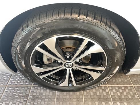 Used 2023 Nissan Sentra SV FWD image 5