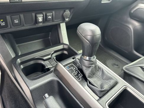 Used 2022 Toyota Tacoma SR5 w/ Technology Package RWD image 23