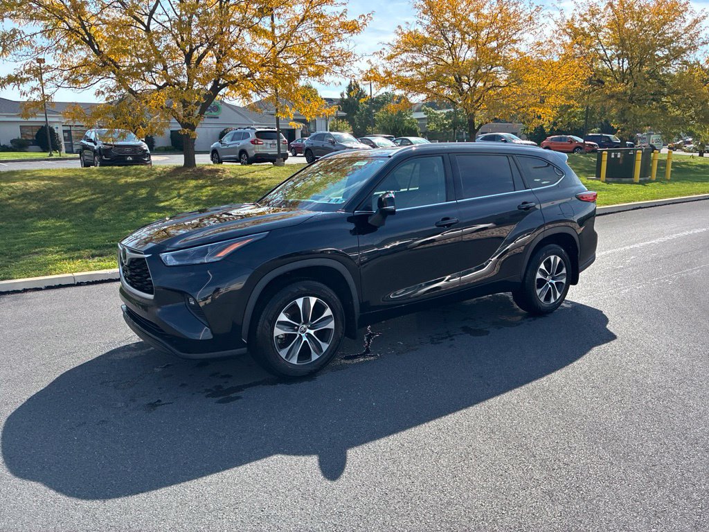 Used 2022 Toyota Highlander XLE AWD/4WD image 17