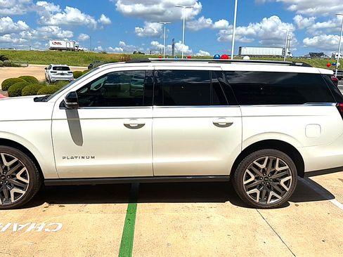 Used 2026 Ford Expedition Max Platinum w/ Platinum Ultimate Package AWD/4WD image 5