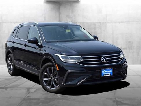 Certified 2023 Volkswagen Tiguan SE w/ Panoramic Sunroof Package FWD image 2
