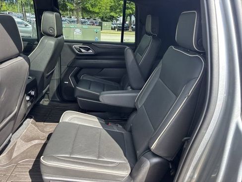 Used 2023 GMC Yukon XL SLT AWD/4WD image 19