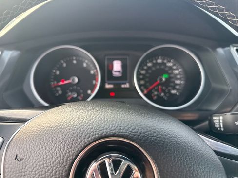 Used 2021 Volkswagen Tiguan SE R-Line image 12